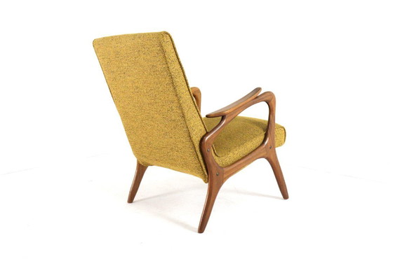 Image 1 of Fauteuil vintage jaune capitonné