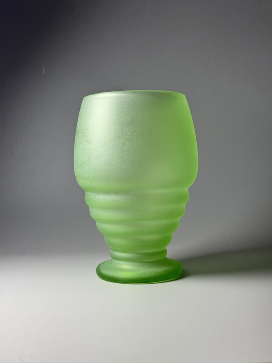 Image 1 of Vaso Art Déco in cristallo all'uranio con base a gradini – Design geometrico satinato – Anni '30