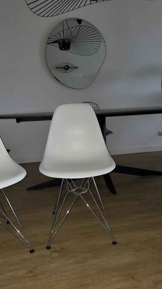 Image 1 of 2x Vitra Eames DSR Stühle