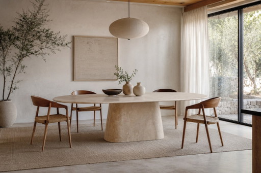 Massieve ovale eettafel van travertijn – tafel van natuursteen