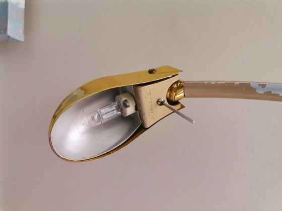 Image 1 of Lampada da terra alta e modernista, color oro, regolabile in altezza e con dimmer.