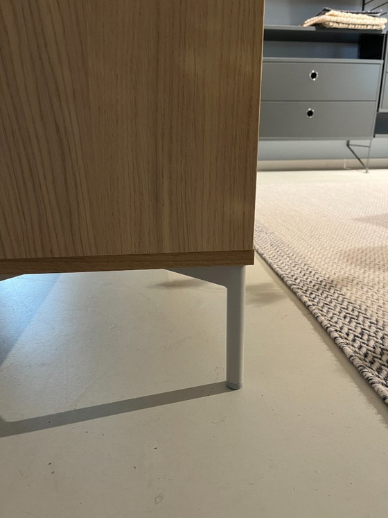 Image 1 of Aparador con disposición de gabinetes apilados Muuto