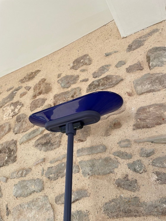 Image 1 of Lámpara de pie Arteluce con cristal de Murano azul.