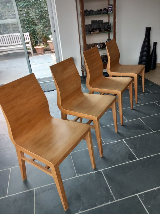4x Sillas de diseño Pedrali en roble macizo.