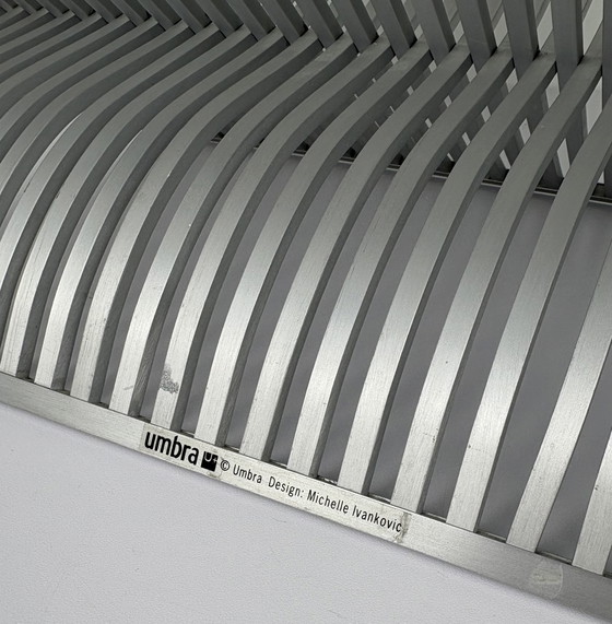 Image 1 of Soporte para libros y revistas UMBRA de lamas de aluminio cepillado. Plegable diseñador MICHELLE IVANKOVIC