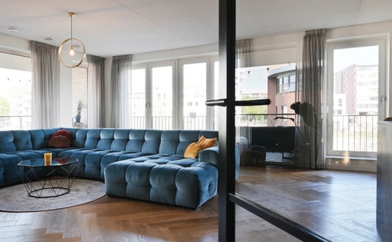 Petrolfarbenes Samt-Ecksofa, T&O Living, Modulare Sofas, Blau, Modern (Foto 4 von 7)