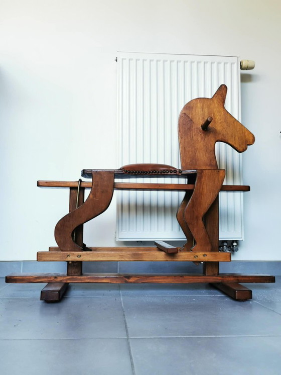 Image 1 of Cheval à bascule antique