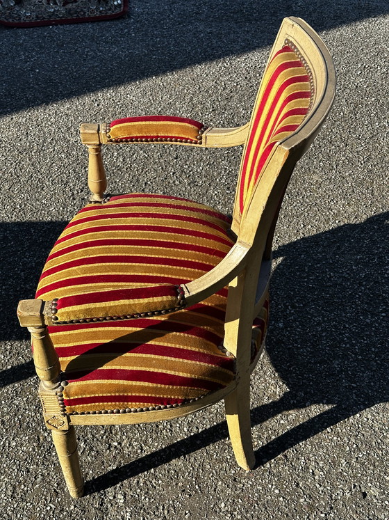 Image 1 of Louis XVI cabrioletfauteuil - Gepatineerd hout en gestreept fluweel