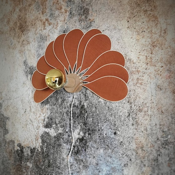 Image 1 of Applique murale, modèle Paon, 11 pétales en rotin et lin (teinte au choix)