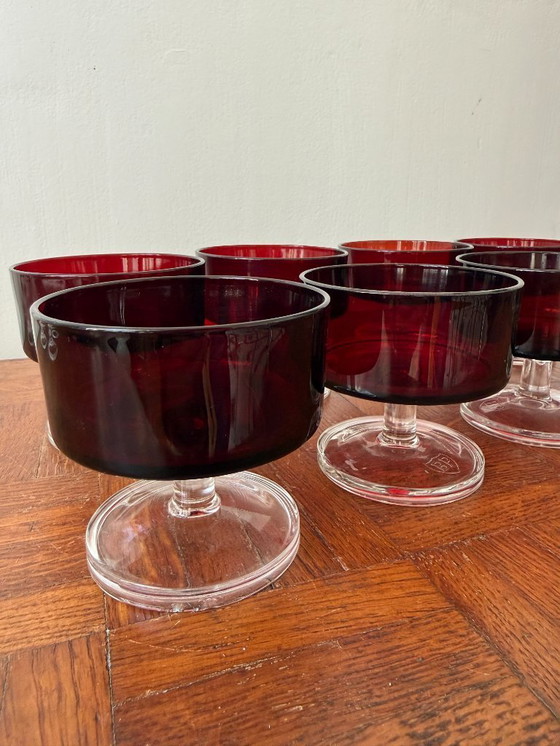 Image 1 of Juego de 6 copas de champán rojo rubí Luminarc, fabricadas en Francia, años 70