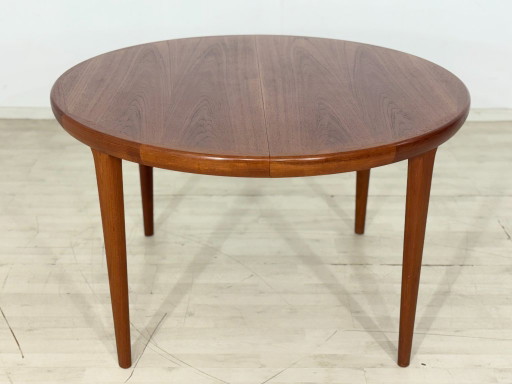 Danish Design Teak Round Dining Table - Extendable / Teak Dining Table / Mid Century Teak Table / – eettafels (photo 2 of 18)