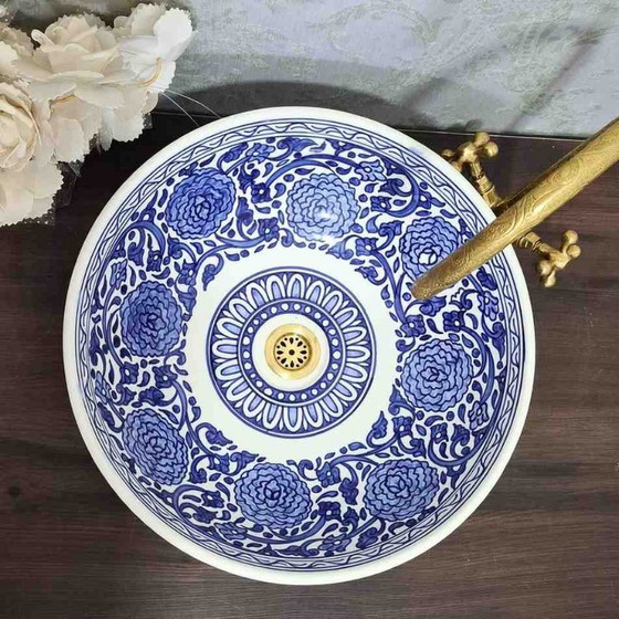 Image 1 of Lavabo marroquí azul – Lavabo de cerámica floral pintado a mano