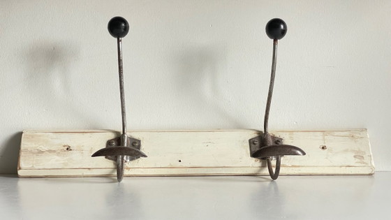 Image 1 of Antike Schulgarderobe, weißes Holz