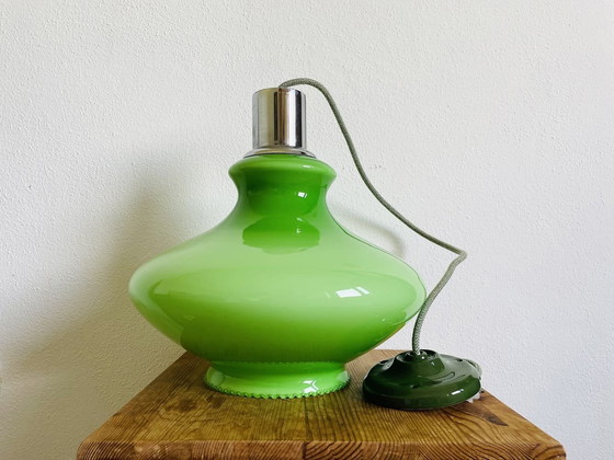 Image 1 of Lampada a sospensione in vetro opalino verde della modernità di metà secolo 1970