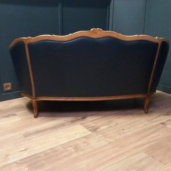 Image 1 of Irresistibile divano Chesterfield vittoriano a due posti in blu navy: un vero colpo d'occhio!