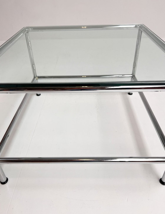 Image 1 of Mesa de centro cuadrada de cristal de 71 x 71 cm, década de 1990.