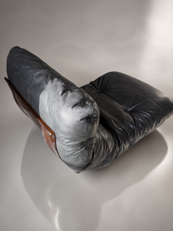 Armchair Ligne Roset Marsala black leather – Plexiglass (photo 3 of 5)