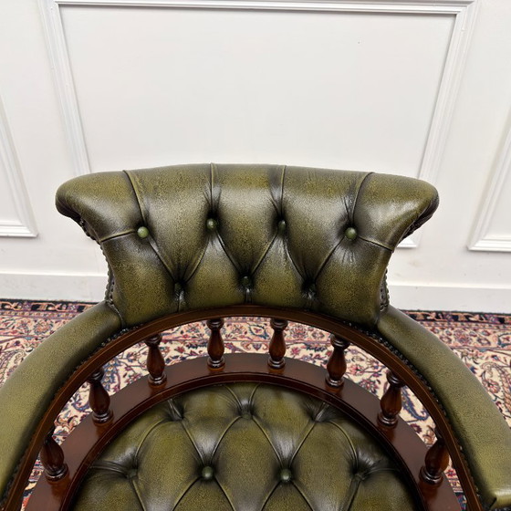 Sedia da ufficio Chesterfield classica Captain Chair Verde – Sedie da ufficio, Leather, Wood (photo 5 of 7)
