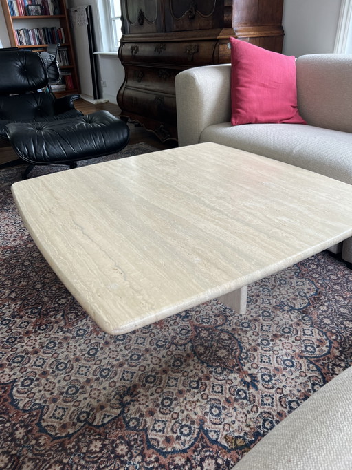 Couchtisch aus Travertin