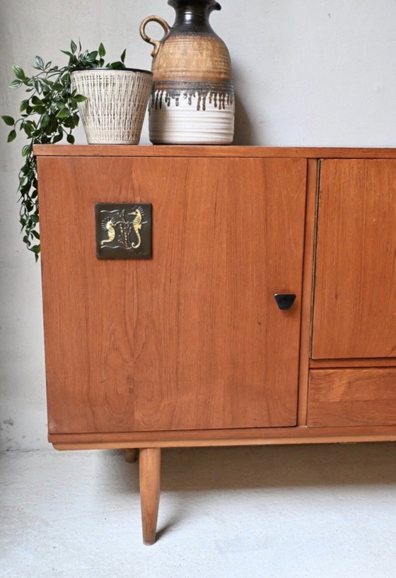 Credenza vintage in legno di teak con piastrelle di Jaap Ravelli – Credenze, Wood (photo 4 of 15)
