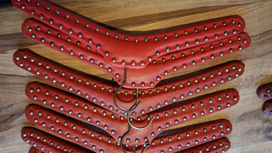Image 1 of Vintage kledinghangers van skai met metalen studs uit de jaren 50/60diverse kleuren 