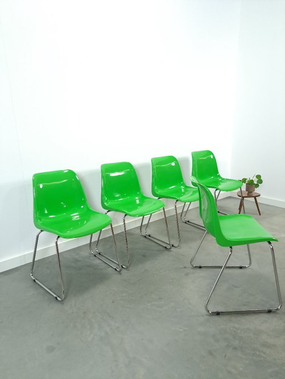 Image 1 of Set groene kunststof chromen buisframe stoelen Helmut Starke Zweden