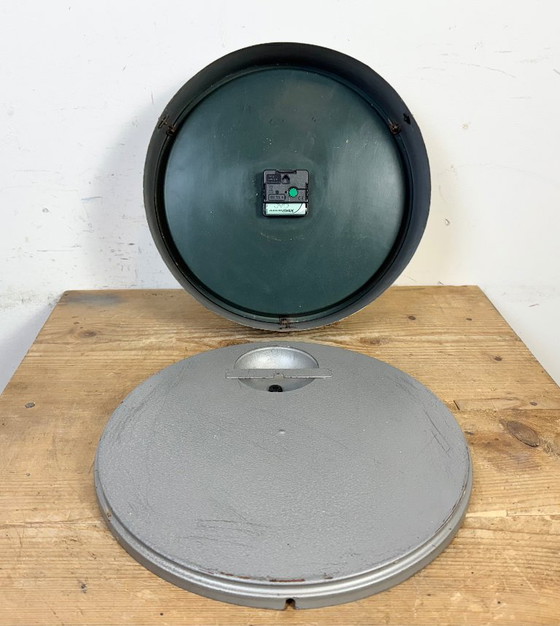 Image 1 of Grijze industriële fabriekswandklok van Chronotechna, jaren 50