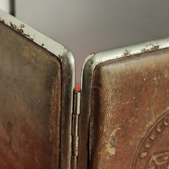 Vintage Merelbeke Souvenir Cigarette Case – Faux Leather & Metal – Belgian Mid-Century – Gifts (photo 4 of 10)