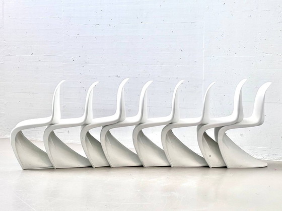 White chairs in the style of the Panton Chair – Space Age, 1970s – Side chairs, Plastic (photo 11 of 15)