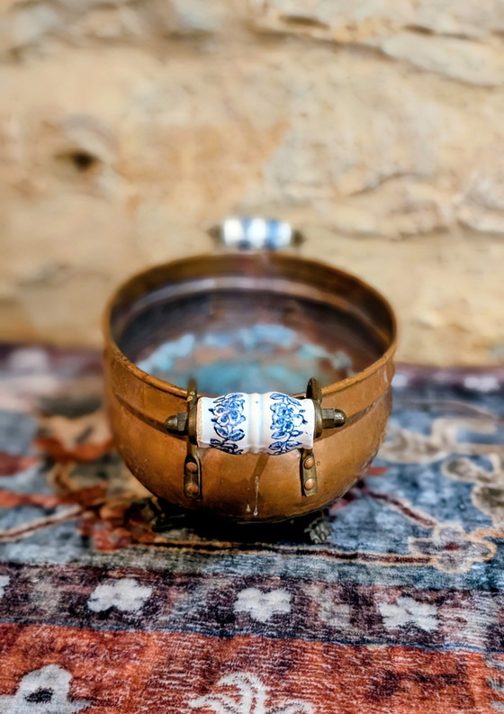 Image 1 of Delft porcelain lion's paw planter with handles, 35cm