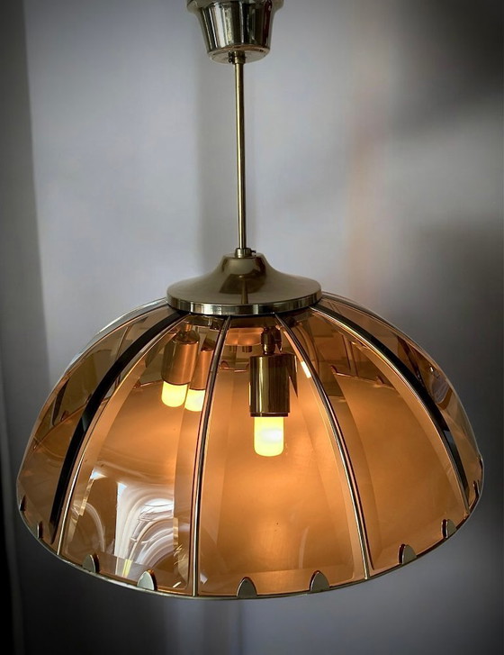 Image 1 of Lampadario a cupola in vetro e metallo dorato.1970.