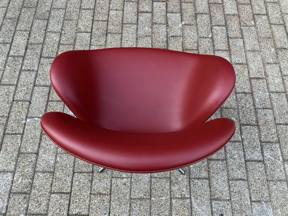 Image 1 of Silla Fritz Hansen Swan en cuero rojo indio, ¡¡¡NUEVA!!!