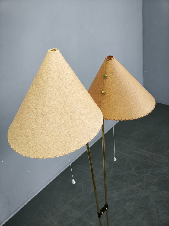 Image 1 of Lampadaire tchèque-japonais des années 1960 avec deux abat-jour en papier faits main