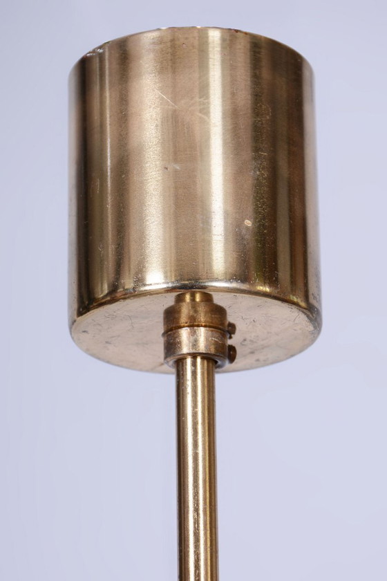 Restaurierter Kronleuchter aus der Mitte des 20. Jahrhunderts, Messing, Opalglas, neu verkabelt, tschechisch, (photo 5 of 6)