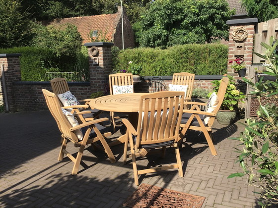 Image 1 of Alexander Rose Roble  Bengal ronde tuintafel met 6 verstelbare roble tuinstoelen incl mooie nw zitkussens en sierkussens