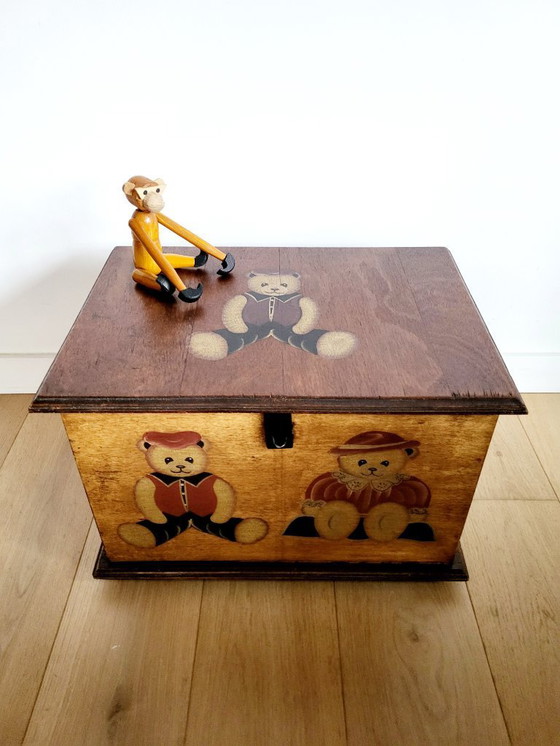 Image 1 of Vintage houten speelgoedkist of opbergkist, decor van beren