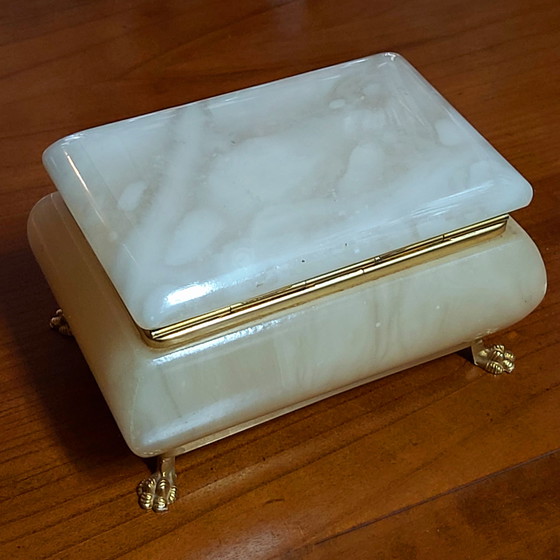 Image 1 of Caja de joyería o pitillera antigua de piedra natural pulida.