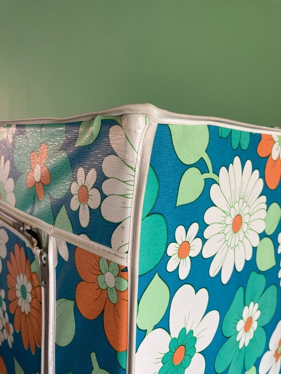 Image 1 of Armadio da campeggio vintage con design floreale retrò