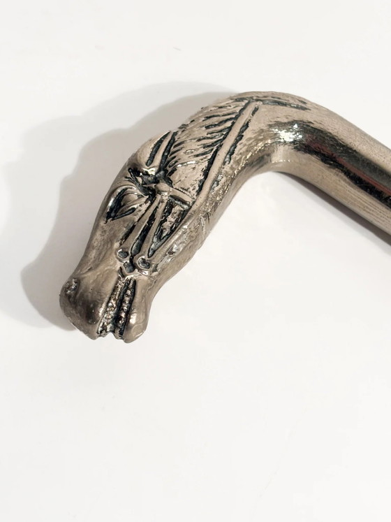 Chausse-pied Gucci à tête de cheval en métal argenté, cuir et résine, années 80 – Objets déco, Leather (photo 5 of 7)