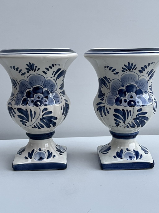 * Delft number 714: 2 small vases 16cm high 12cm diameter 809 grams