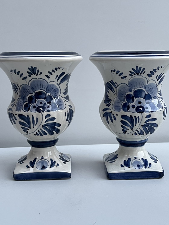 Image 1 of * Delft number 714: 2 small vases 16cm high 12cm diameter 809 grams