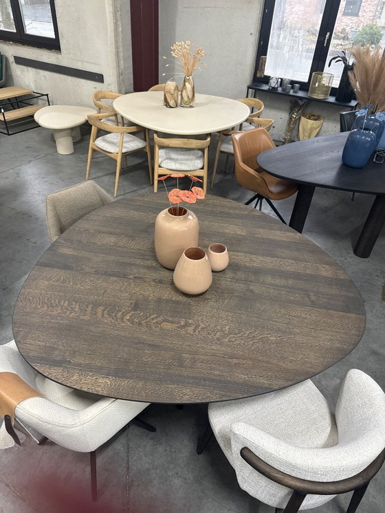 Image 1 of Solid oak table 150cm