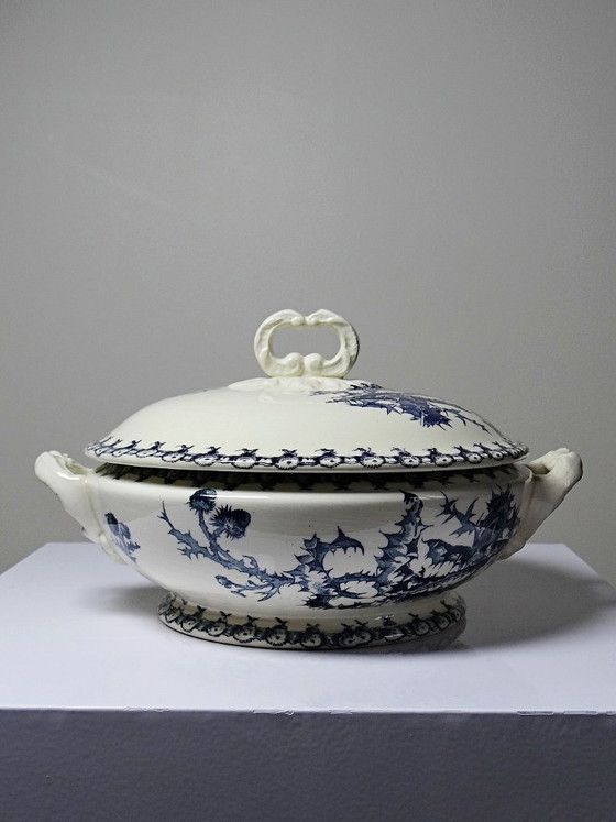 Image 1 of Sopera antigua de porcelana opaca Gien, 1890-1910, diseño de piedra de hierro, diseño Chardons