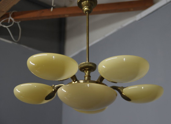Image 1 of Lámpara de araña Art Nouveau de seis luces de latón, de Jenčík, Checoslovaquia, década de 1920, con etiqueta.
