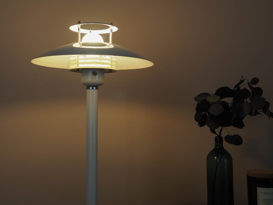 Lampada da terra danese in metallo bianco, design scandinavo minimalista, anni '70. – Lampade da terra (photo 9 of 9)