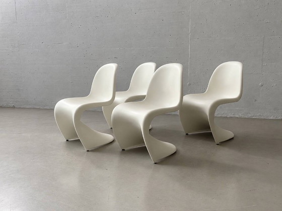 4 Sedie Panton originali Vitra di Verner Panton – Bianco, Produzione 2008 – Sedie da camera, Plastic, Vintage (photo 2 of 14)
