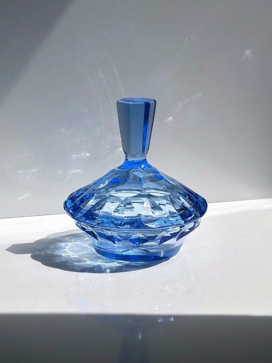 Image 1 of Vintage Art Deco bonbonnière jaren 30 kristalglas blauw prisma geslepen dekseldoos