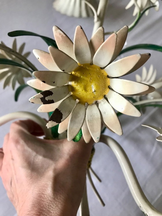 Image 1 of romantico lampadario anni '50 smaltato con bouquet di margherite