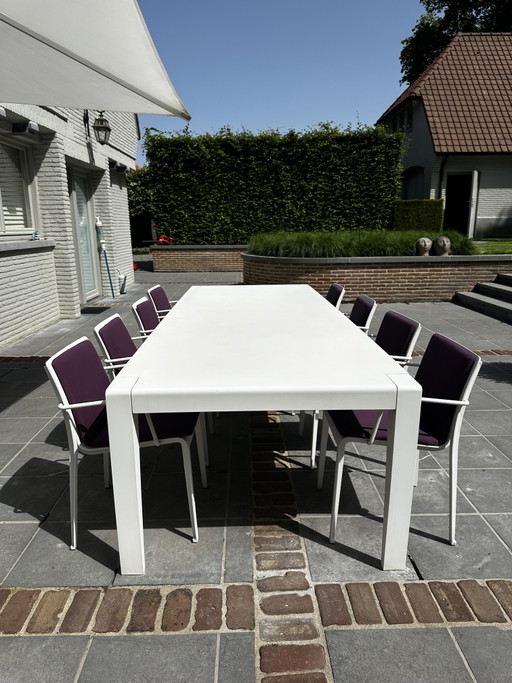 Exklusive Gartenmöbel Tribú Mirthe Esstisch mit 10 Stühlen und Kissen