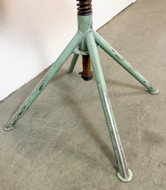 Chaise d'atelier industrielle verte, années 1950 – Tabourets, Iron (photo 12 of 18)